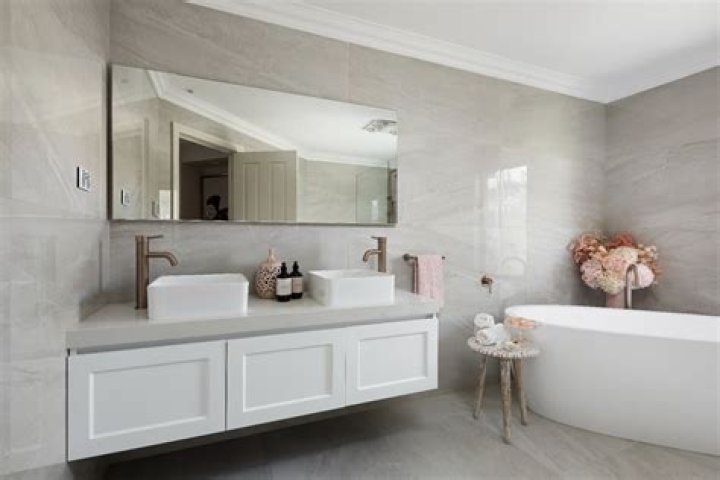 Can you tile on mirror
