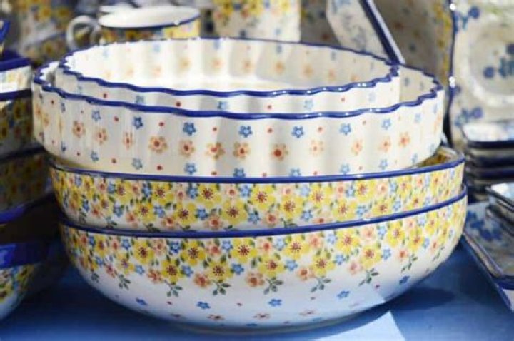 Is Polish pottery safe