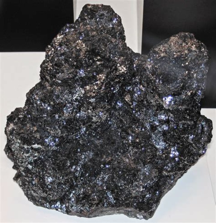 Is sphalerite magnetic